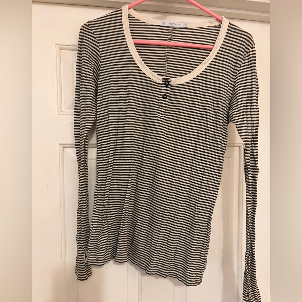 Women’s long sleeve henley. Size large.